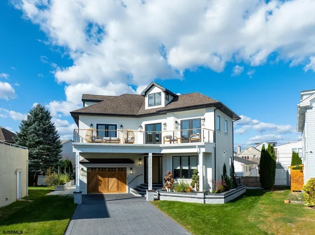 a view of house with yard