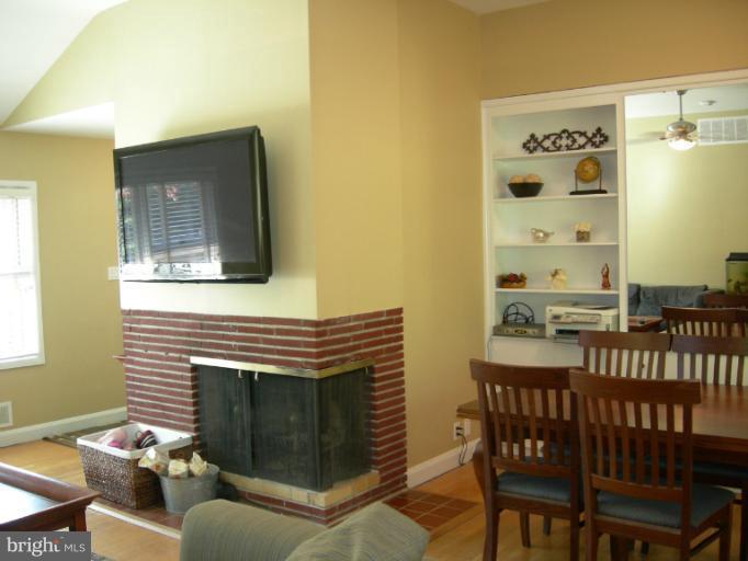 4054 High Point Road Ellicott City, MD 21042 - Photo 14 of 22 Living Room