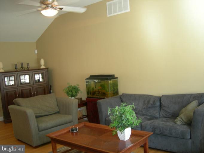 4054 High Point Road Ellicott City, MD 21042 - Photo 18 of 22 Living Room
