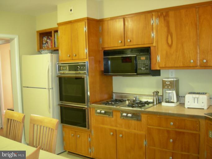 4054 High Point Road Ellicott City, MD 21042 - Photo 6 of 22 Kitchen