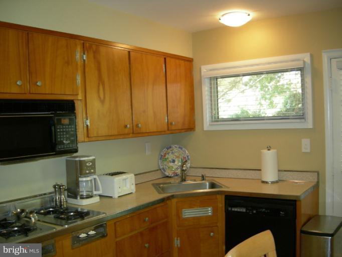 4054 High Point Road Ellicott City, MD 21042 - Photo 8 of 22 Kitchen