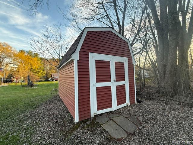 2329 Morrish Road Flushing, MI 48433 - Photo 32 of 32