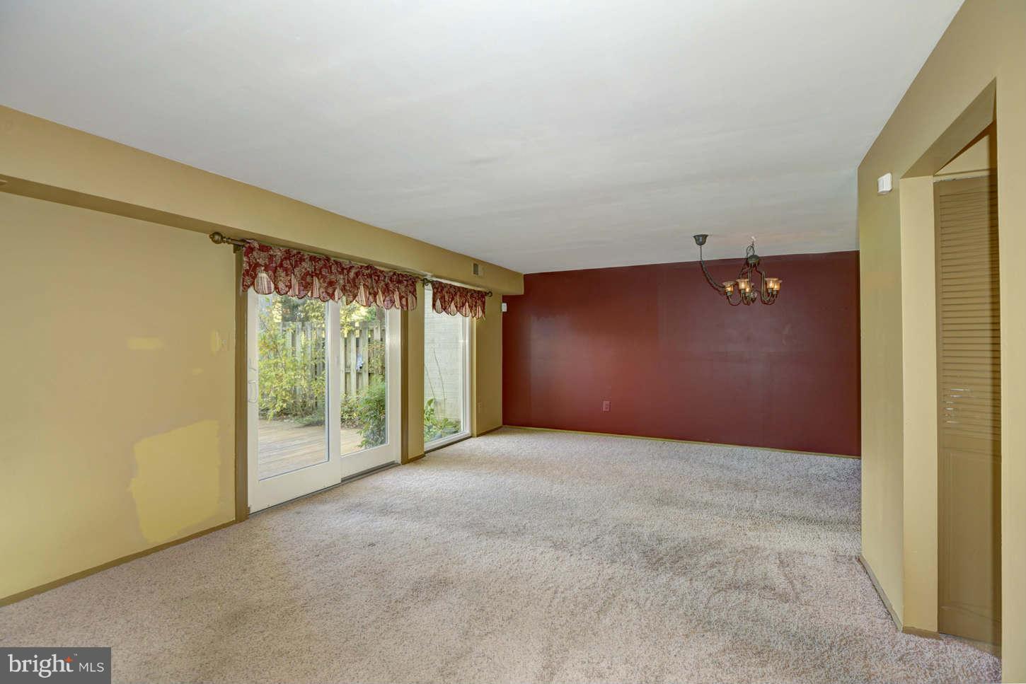 18809 Walkers Choice Road Gaithersburg, MD 20886 - Photo 11 of 25 Living Room