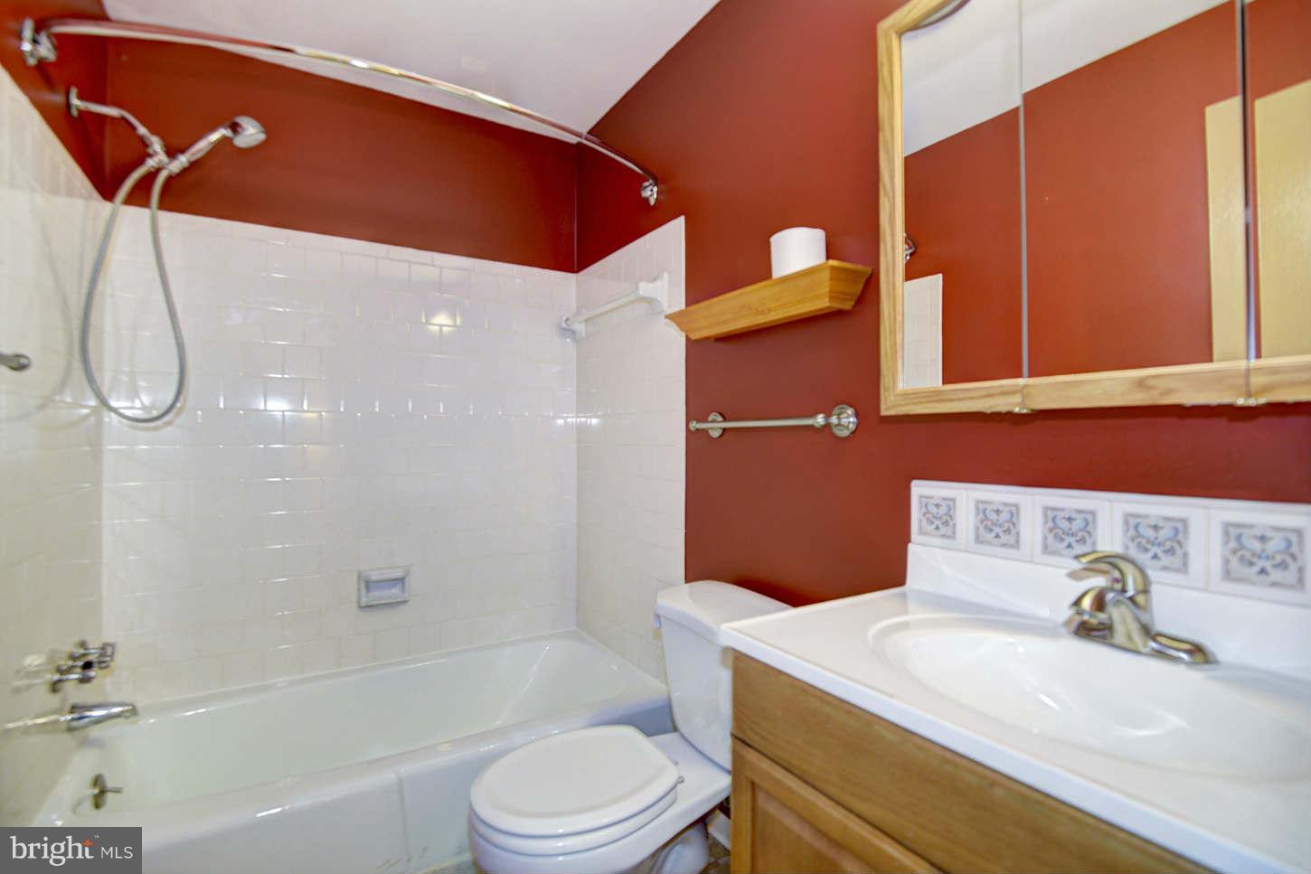 18809 Walkers Choice Road Gaithersburg, MD 20886 - Photo 20 of 25 Bath