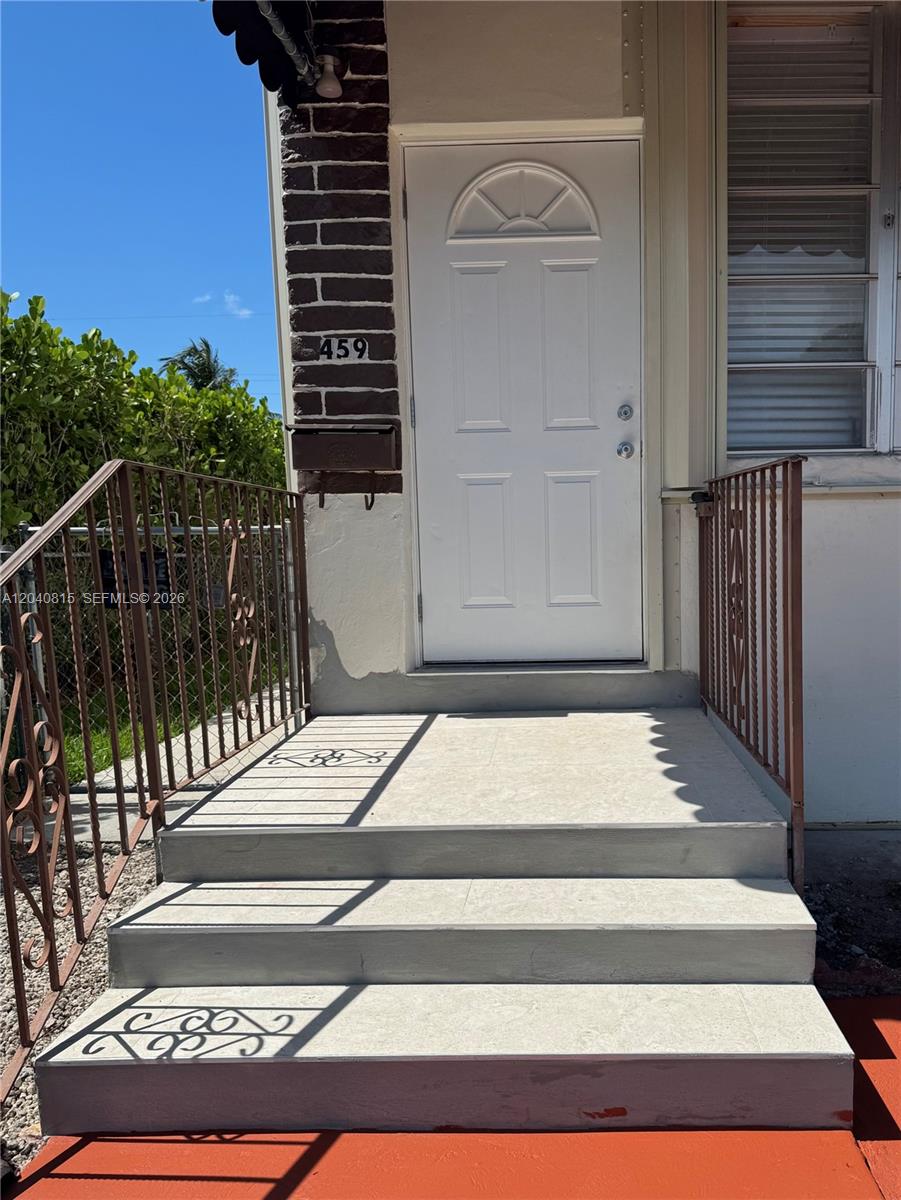 459 Southeast 3rd Street Hialeah, FL 33010 - Photo 4 of 19