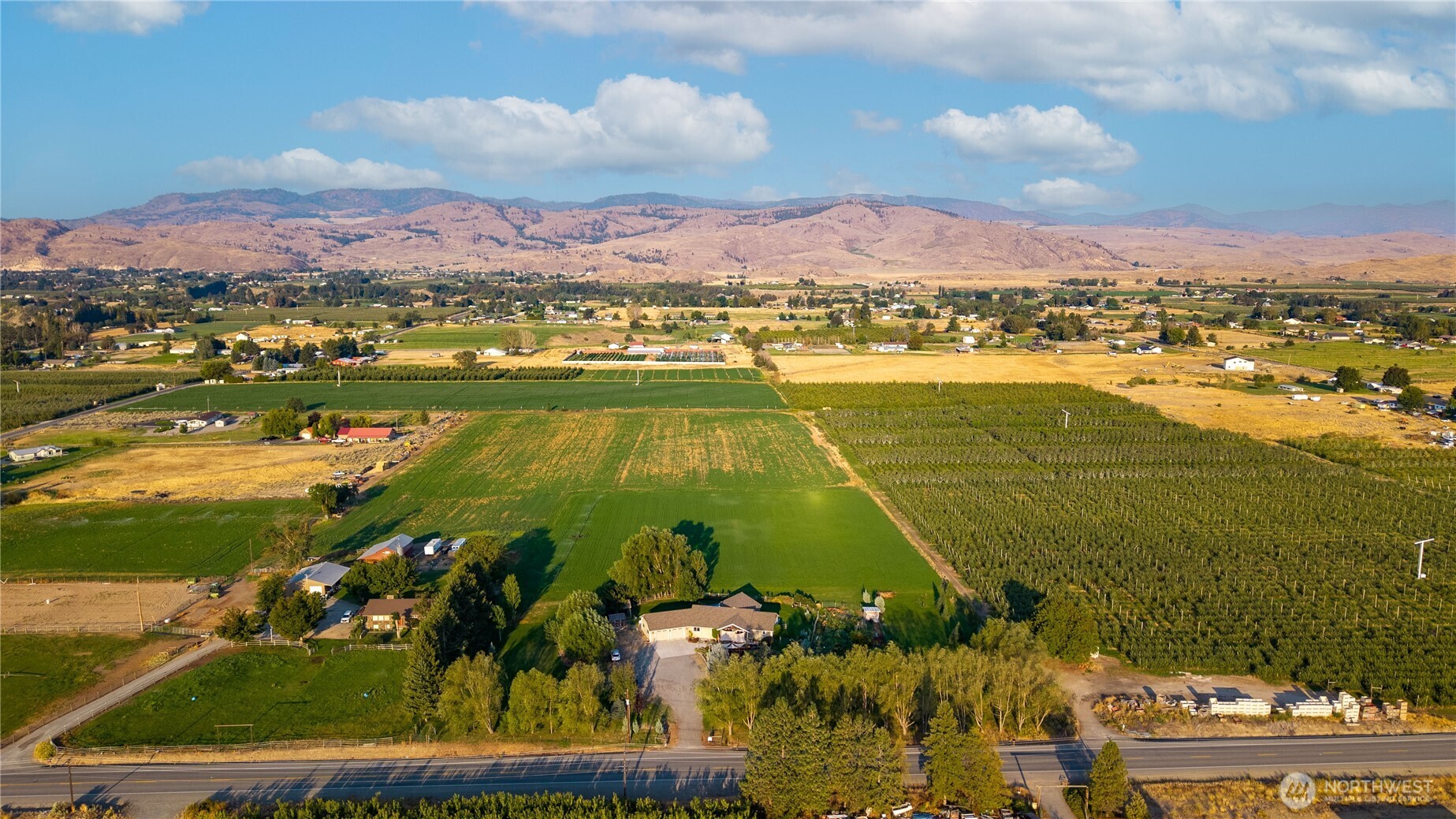 129 Robinson Canyon Road Omak, WA 98841 - Photo 38 of 40 a view of a city with an ocean view