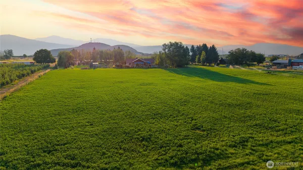 a view of an outdoor space and a yard