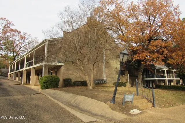 $1,375 | 910 Pinehurst Street, Unit A3, Jackson, MS 39202