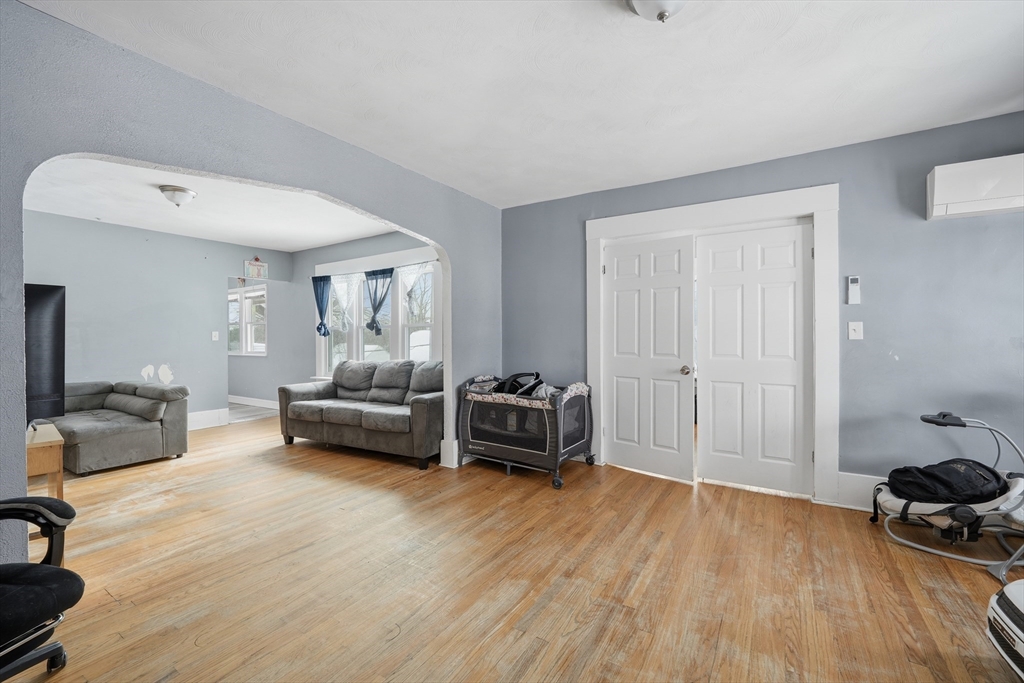 211-213 Chapin Terrace Springfield, MA 01104 - Photo 5 of 13