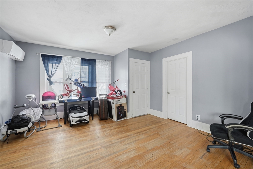 211-213 Chapin Terrace Springfield, MA 01104 - Photo 8 of 13