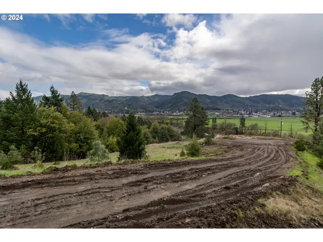 $180,000 | 1955 Weaver Road, Myrtle Creek, OR 97457