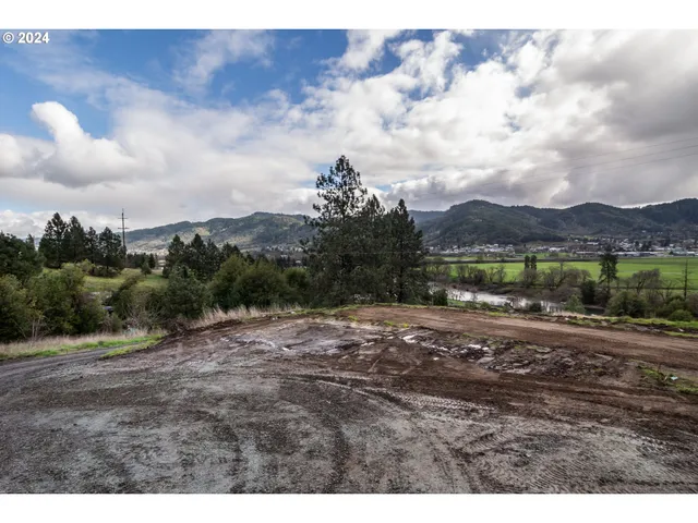 $180,000 | 1955 Weaver Road, Myrtle Creek, OR 97457