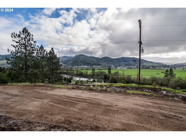$180,000 | 1955 Weaver Road, Myrtle Creek, OR 97457