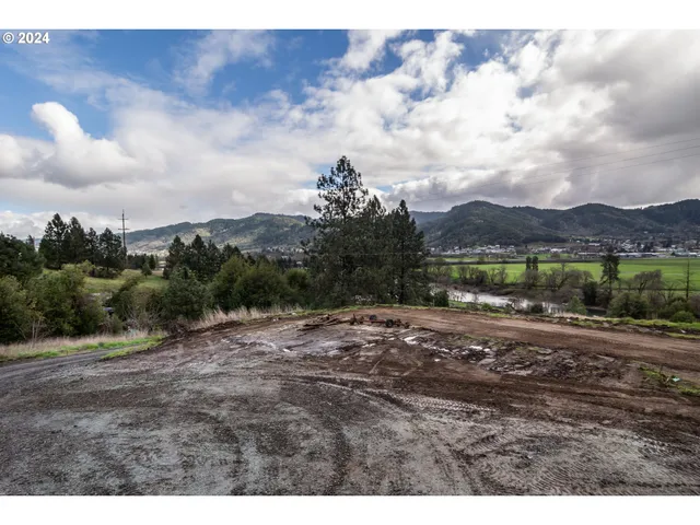 $180,000 | 1955 Weaver Road, Myrtle Creek, OR 97457