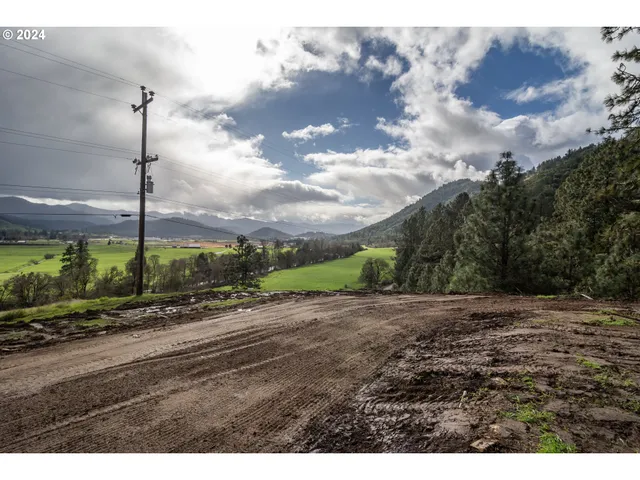 $180,000 | 1955 Weaver Road, Myrtle Creek, OR 97457