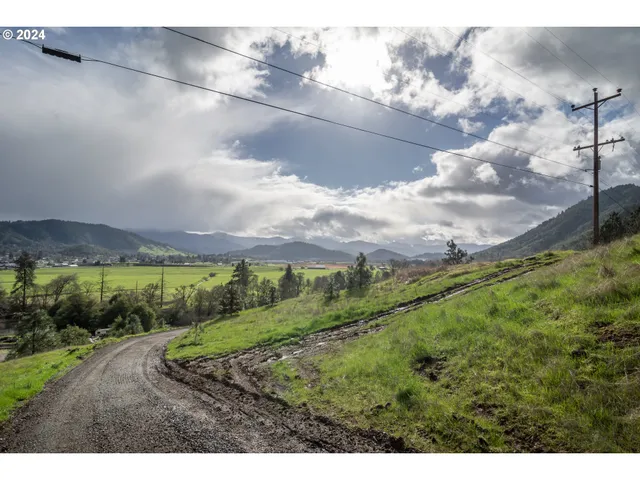 $180,000 | 1955 Weaver Road, Myrtle Creek, OR 97457