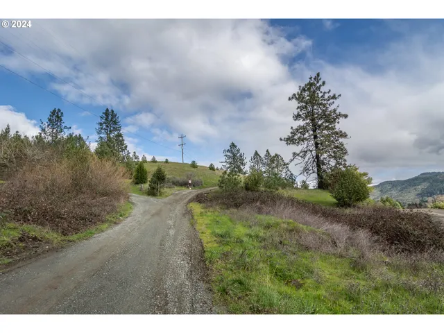 $180,000 | 1955 Weaver Road, Myrtle Creek, OR 97457