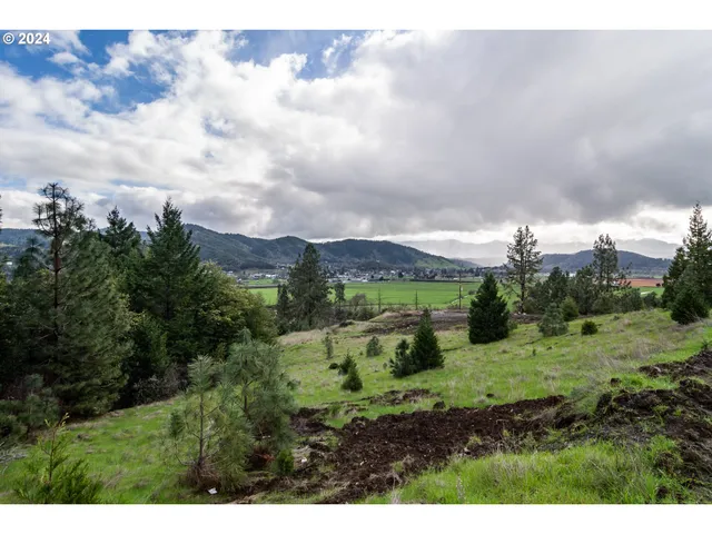 $180,000 | 1955 Weaver Road, Myrtle Creek, OR 97457