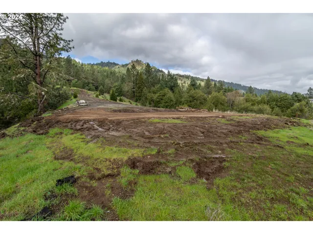 $180,000 | 1955 Weaver Road, Myrtle Creek, OR 97457