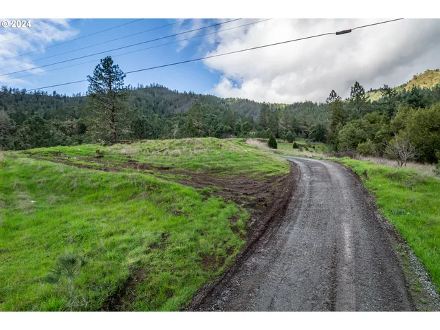 $180,000 | 1955 Weaver Road, Myrtle Creek, OR 97457