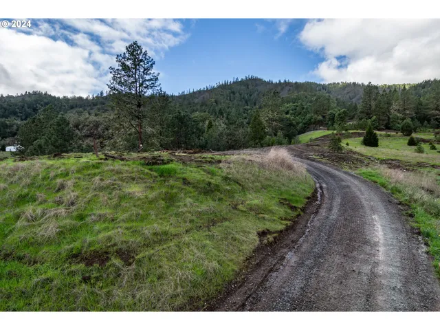$180,000 | 1955 Weaver Road, Myrtle Creek, OR 97457