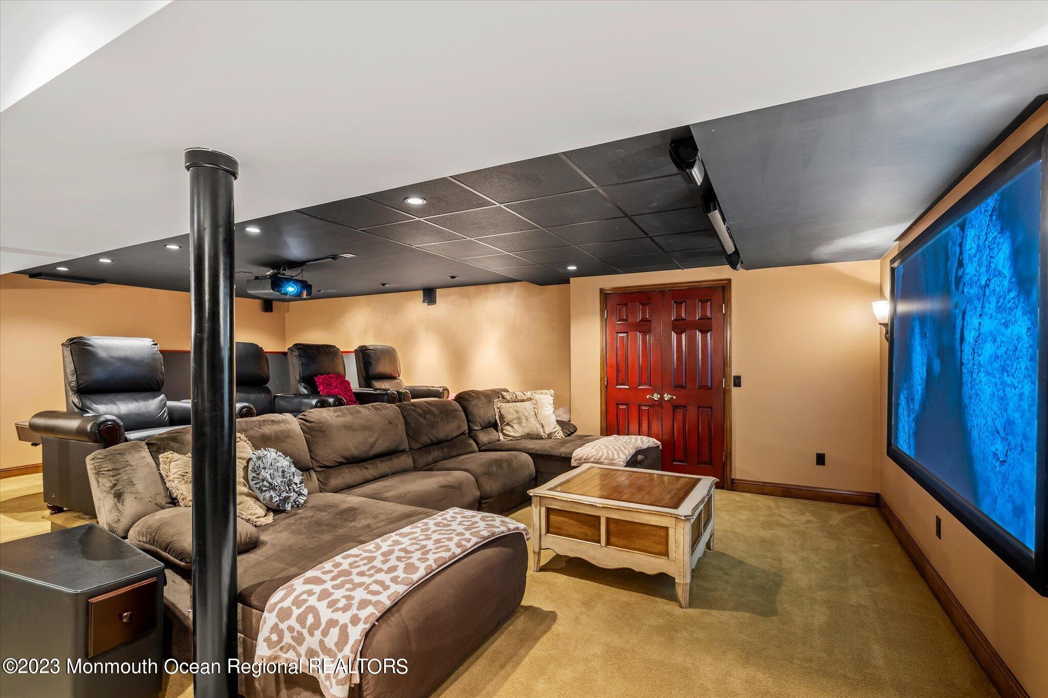 27 Millennium Drive Columbus, NJ 08022 - Photo 52 of 82 a living room with furniture