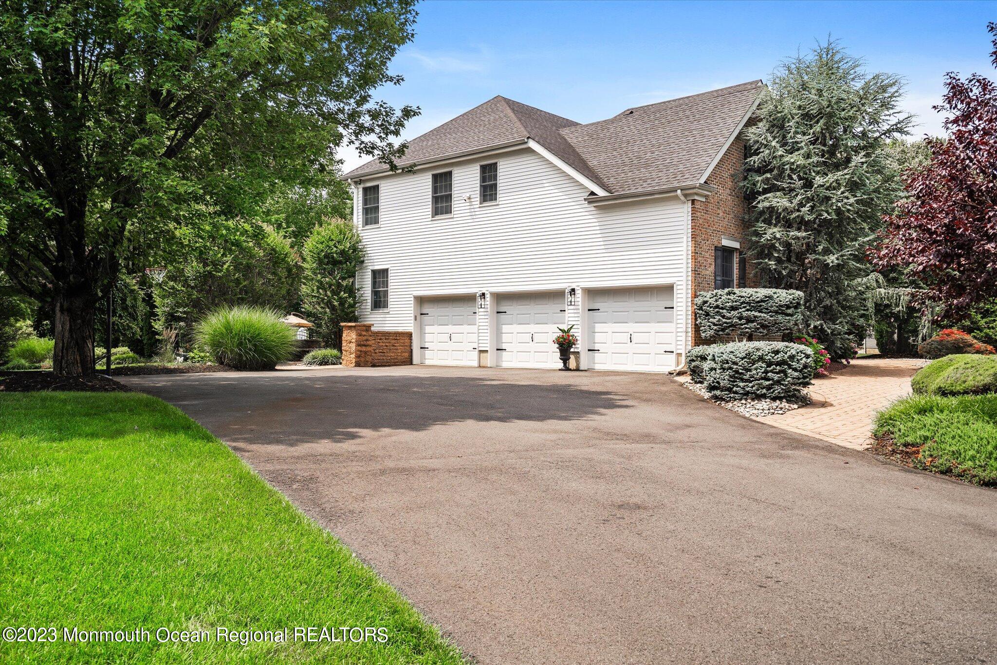 27 Millennium Drive Columbus, NJ 08022 - Photo 8 of 82 a view of a white house next to a yard and road
