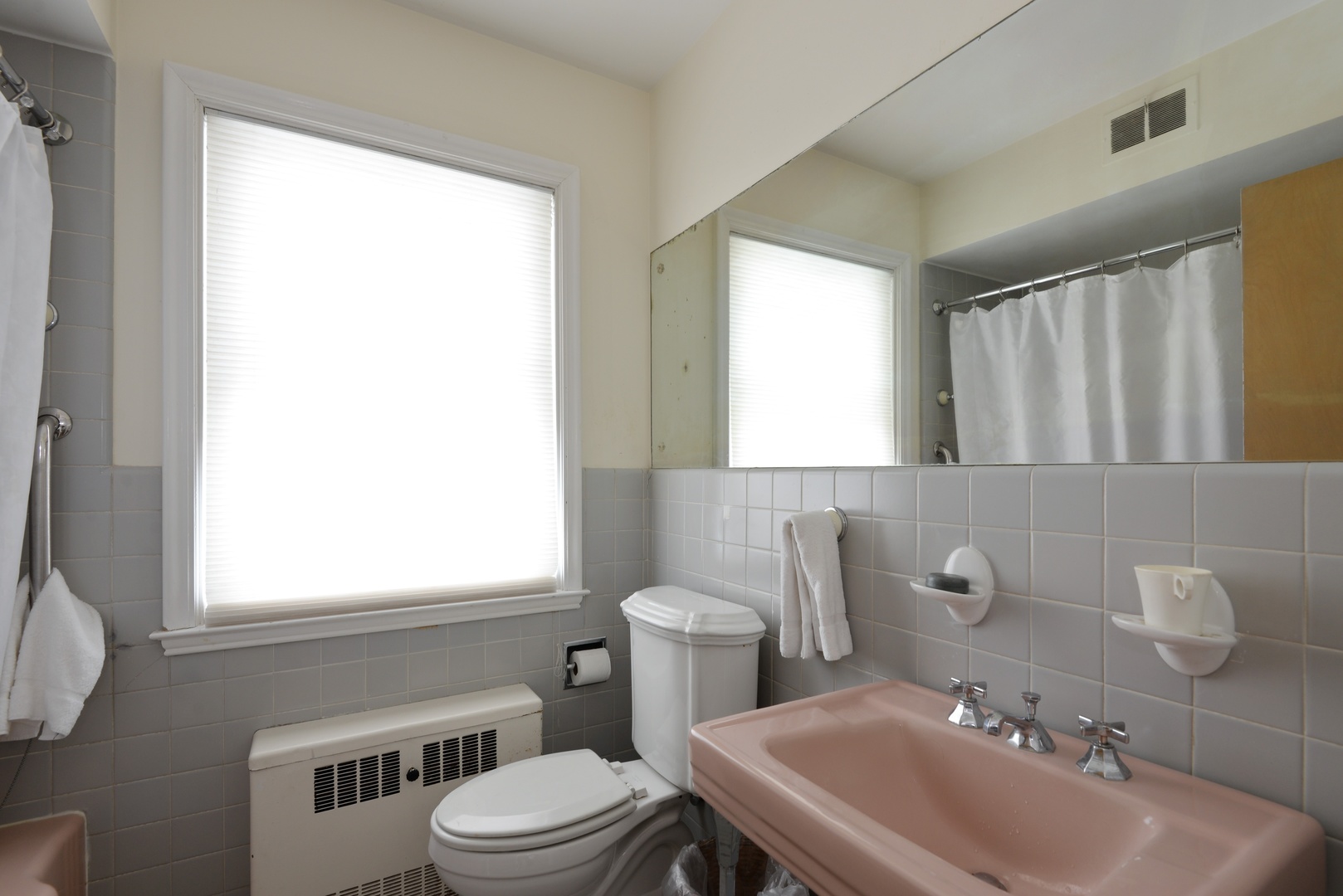 1135 Ridge Road Wilmette, IL 60091 - Photo 13 of 16 a bathroom with a sink a toilet and a mirror