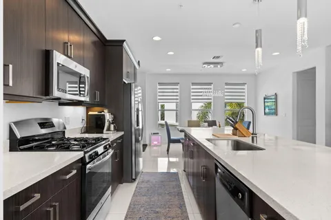 $948,500 | 2900 Northeast 12th Terrace, Unit 25, Oakland Park, FL 33334