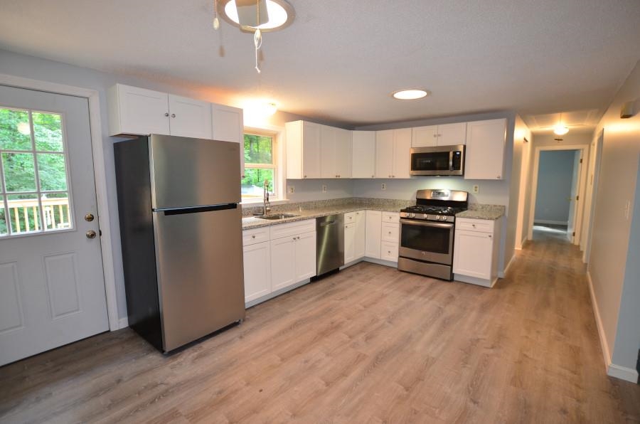 20 Olesen Road Derry, NH 03038 - Photo 2 of 40