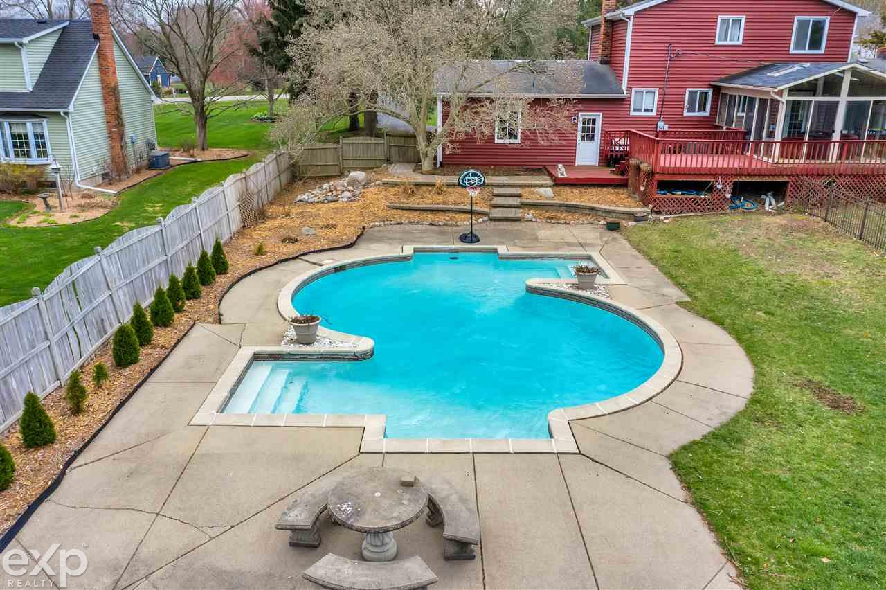 6460 Waldon Road Clarkston, MI 48346 - Photo 32 of 38 50038582-31.JPG
