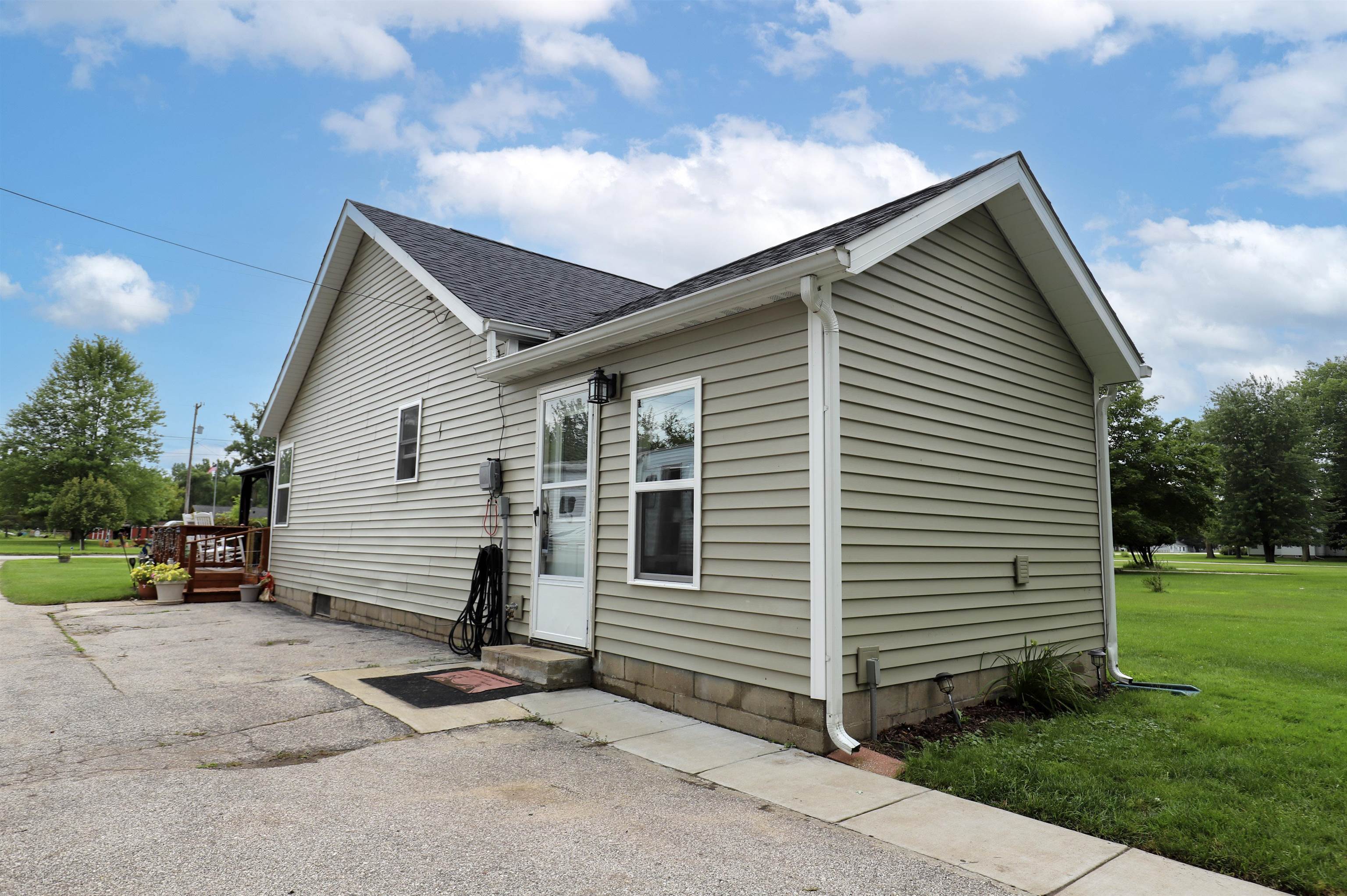 3697 Lauria Road Bay City, MI 48706 - Photo 3 of 47 Gallery Image 3