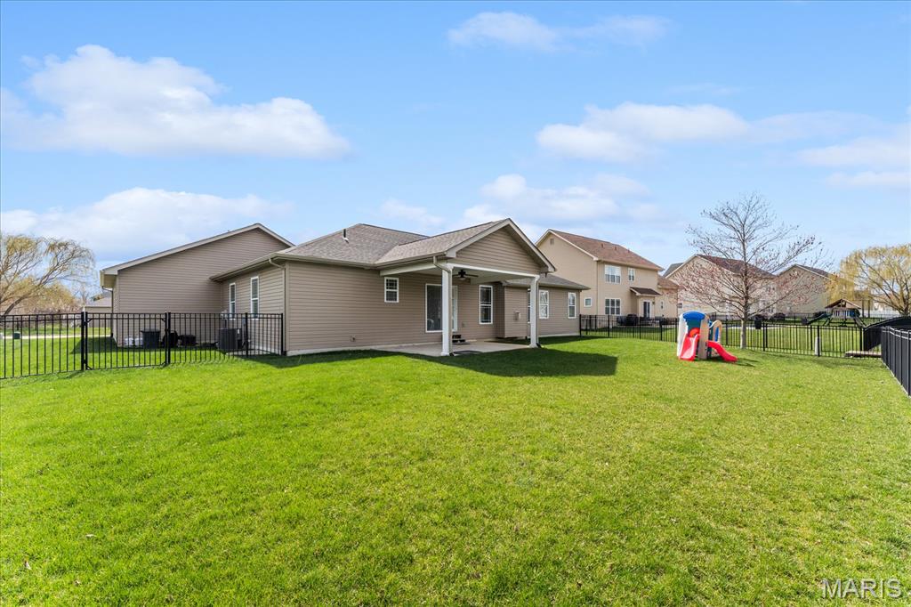 708 Longfellow Drive O'Fallon, IL 62269 - Photo 5 of 52