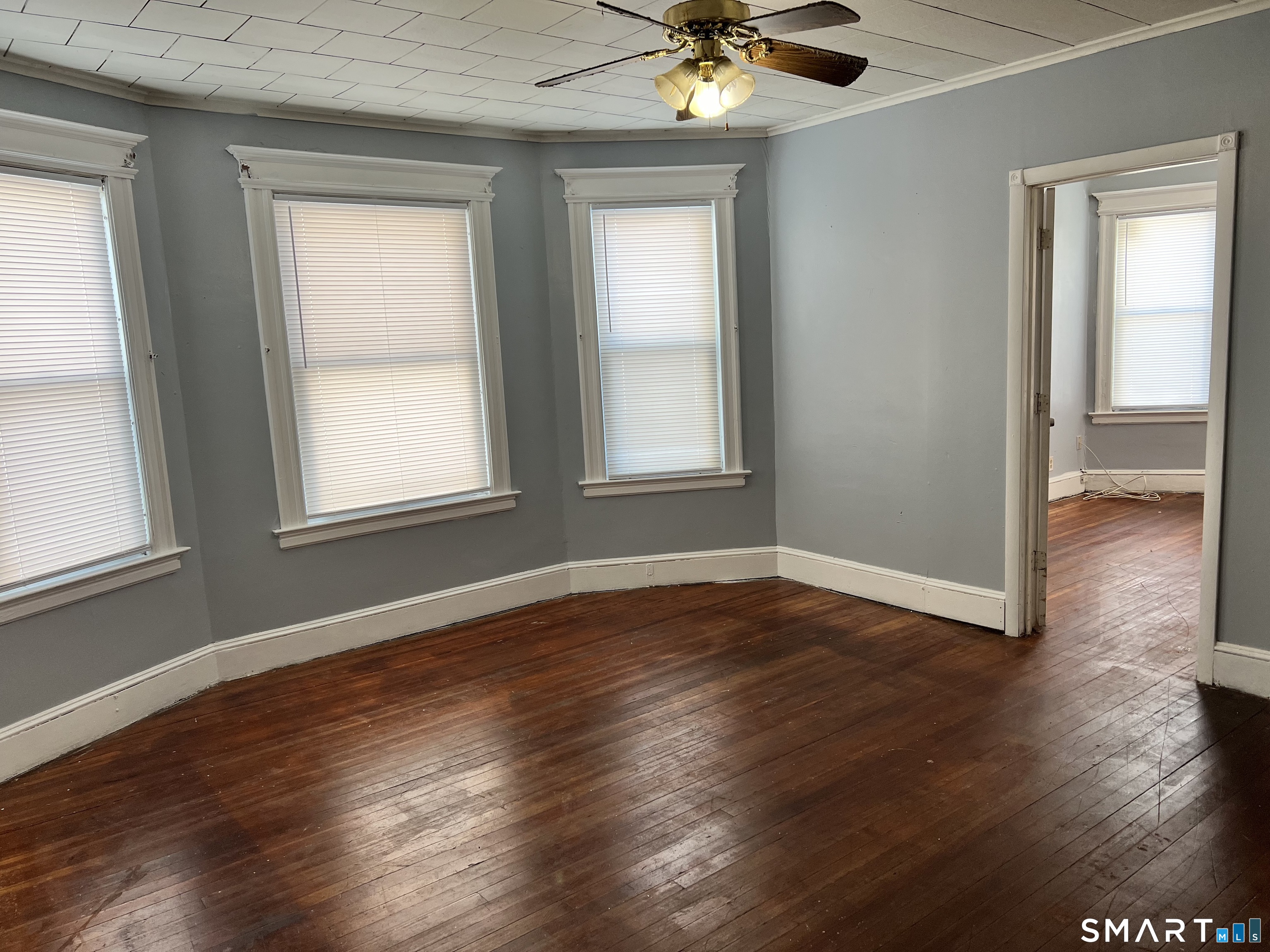 62 Rowe Avenue Hartford, CT 06106 - Photo 3 of 10 Living room