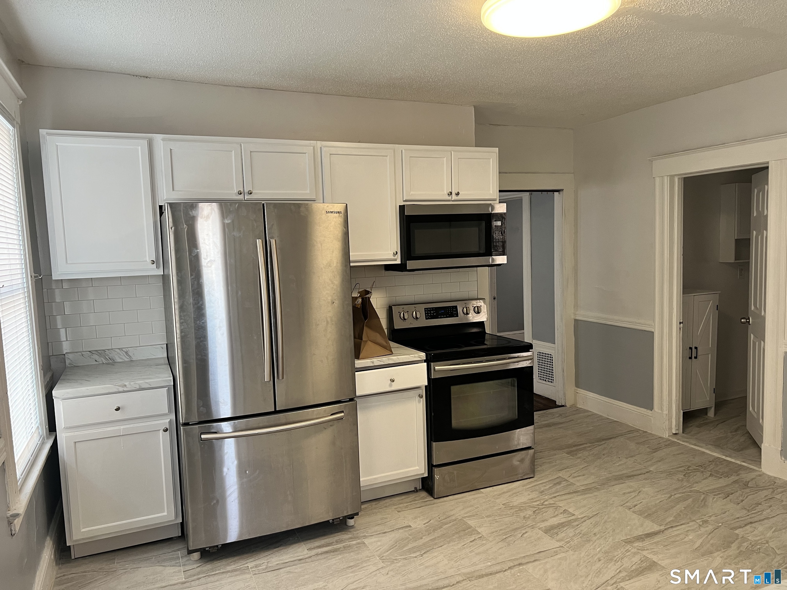62 Rowe Avenue Hartford, CT 06106 - Photo 4 of 10 Eat-in kitchen