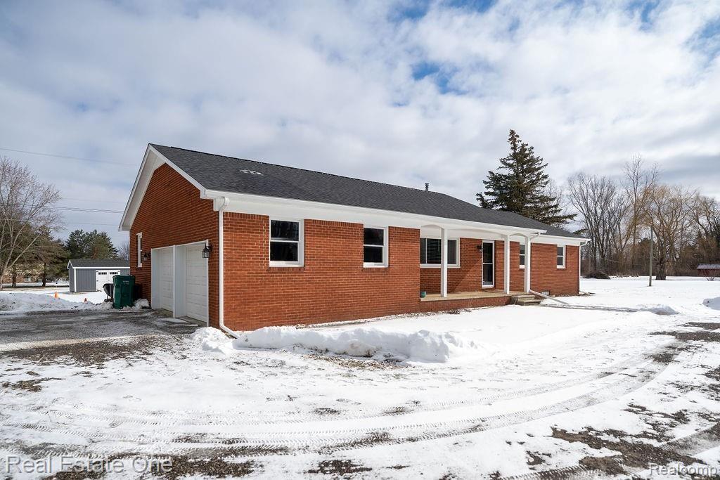5185 Kidder Road Almont, MI 48003 - Photo 5 of 32