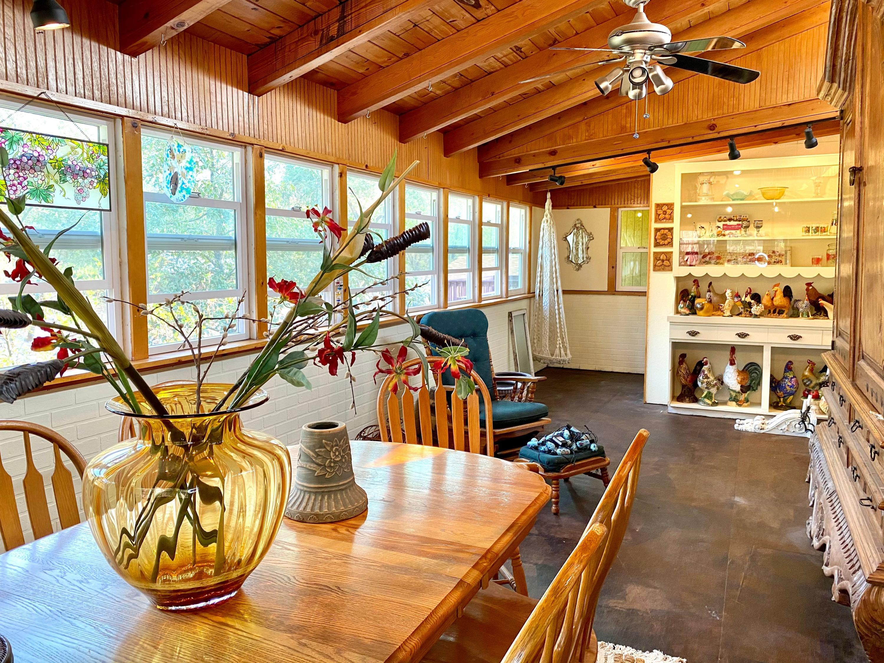 1746 Lonnon Road Grants Pass, OR 97527 - Photo 8 of 21 sunroom