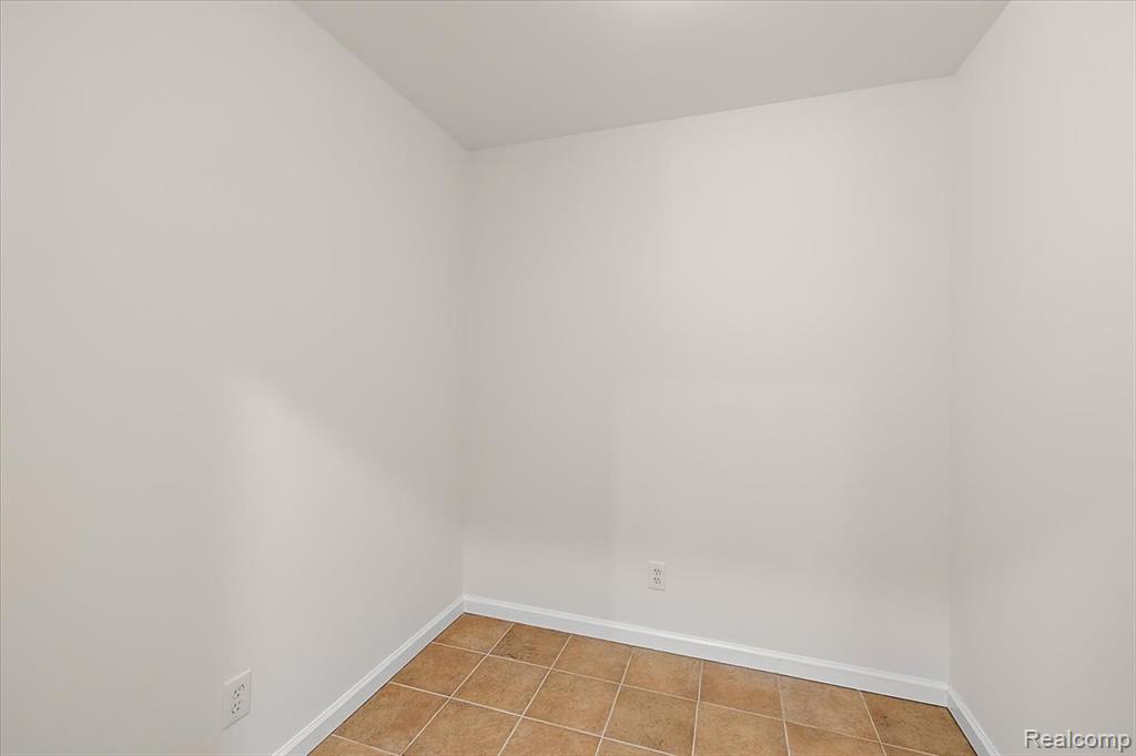 9248 Riverside Drive Brighton, MI 48116 - Photo 18 of 46