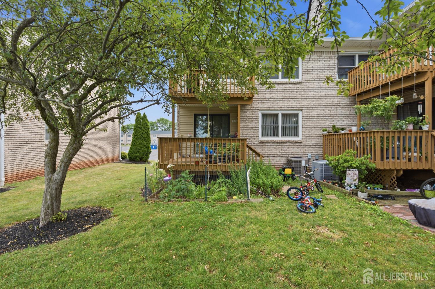 1005 Robin Road Hillsborough, NJ 08844 - Photo 32 of 46