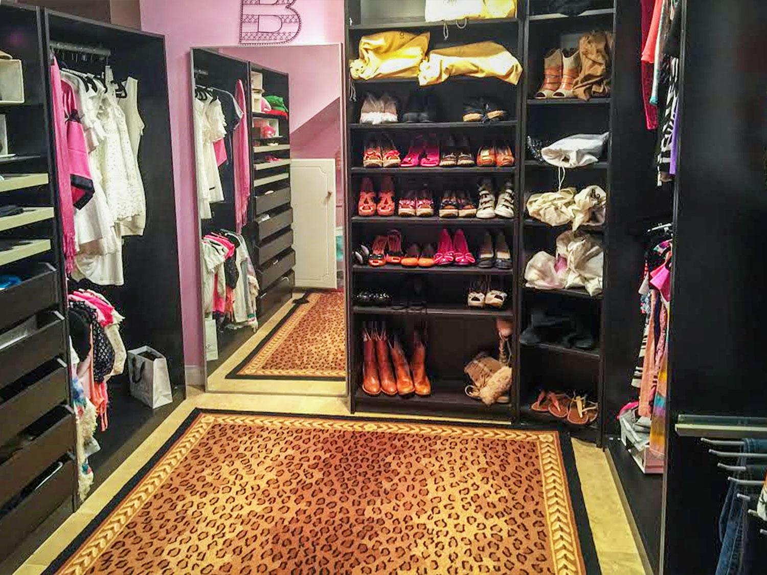 843 Weldon Road Santa Barbara, CA 93109 - Photo 16 of 20 Boutique Closet