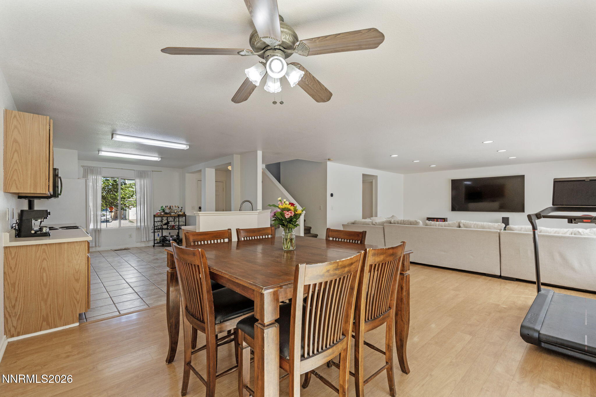 9490 Autumn Leaf Way Reno, NV 89506 - Photo 5 of 31 Dining/living/kitche