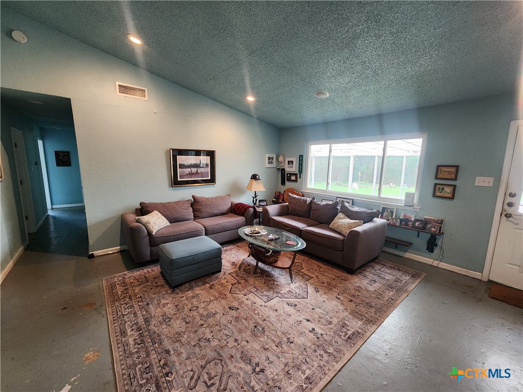 5222 Pine Place Austin, TX 78744 - Photo 4 of 21