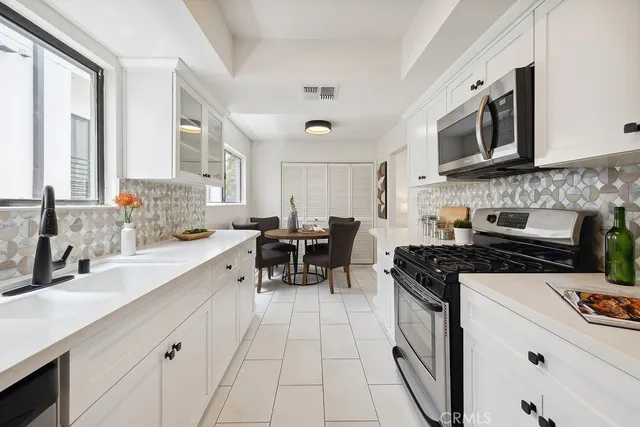 $619,998 | 6101 Fulton Avenue, Unit 8, Van Nuys, CA 91401