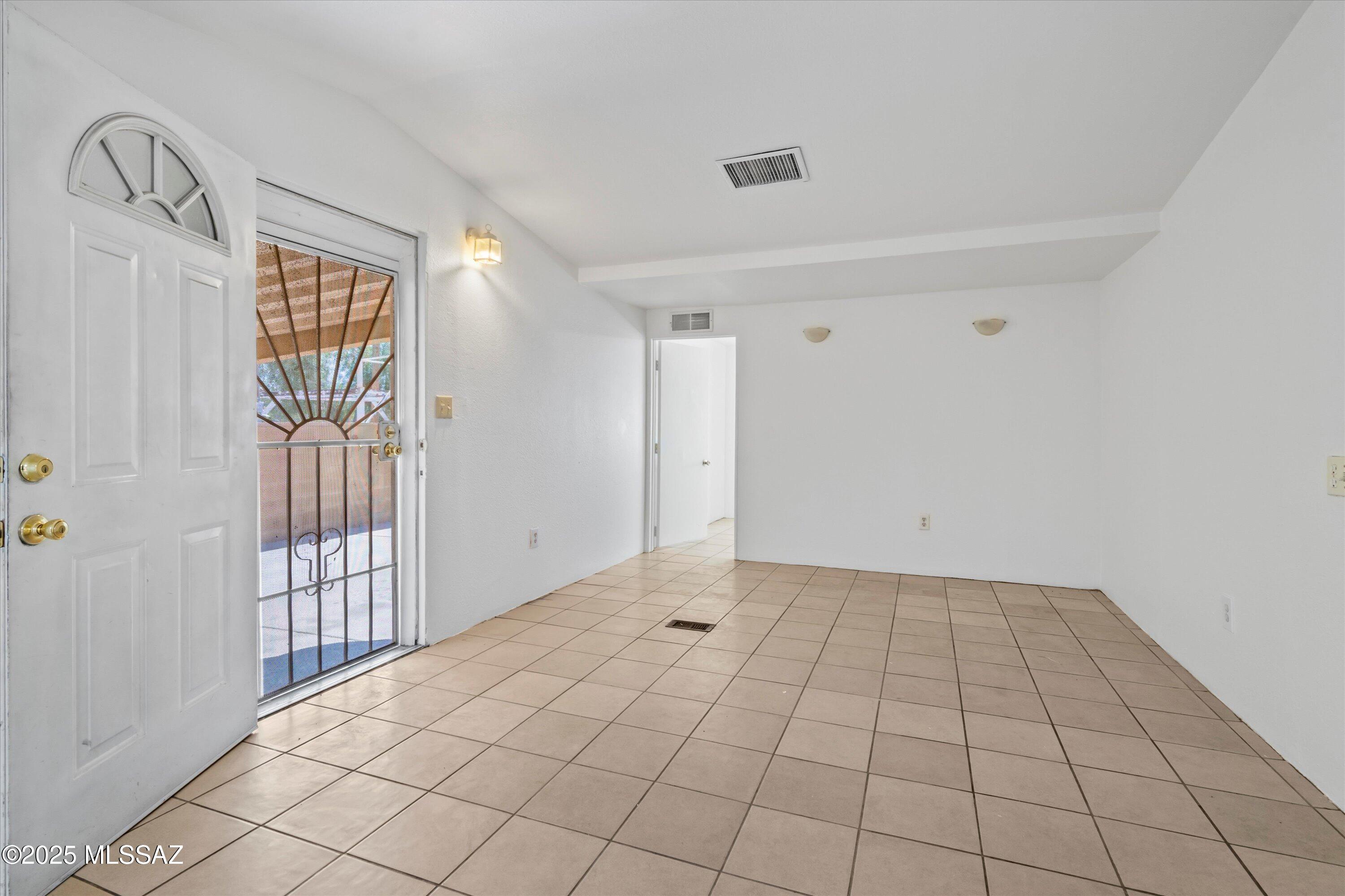 1227 East Ginter Road Tucson, AZ 85706 - Photo 11 of 18 a view of an empty room