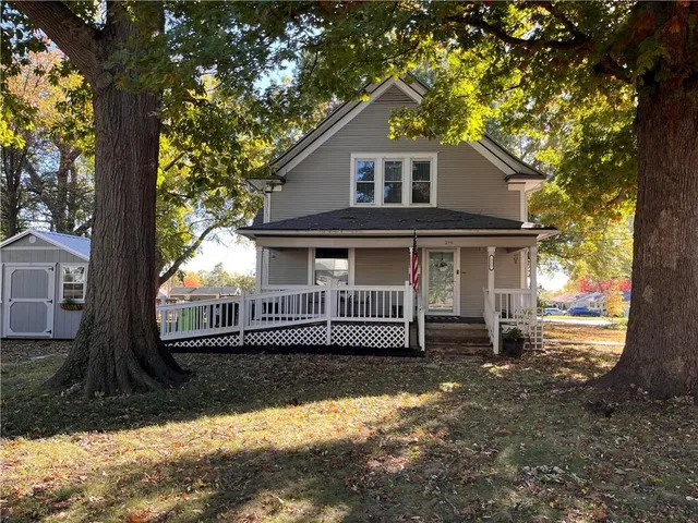 $295,000 | 215 West Walnut Street, Belton, MO 64012