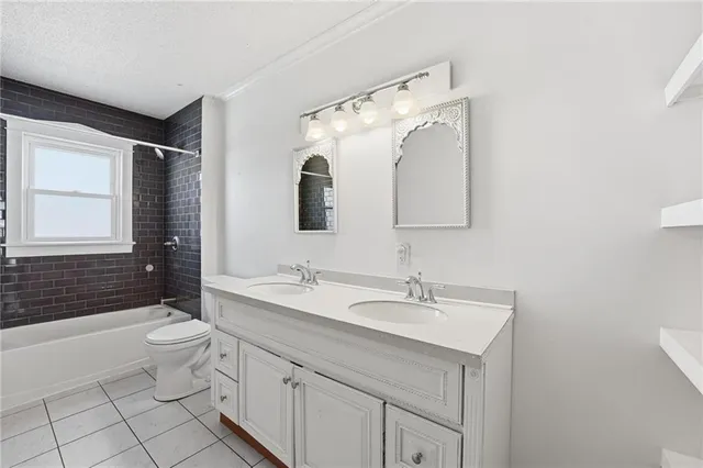 $295,000 | 215 West Walnut Street, Belton, MO 64012