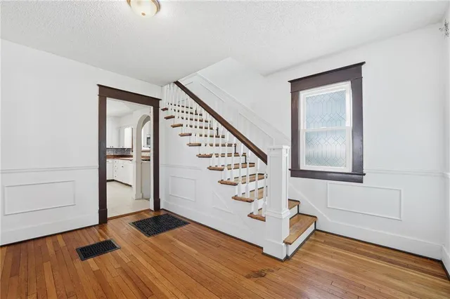 $295,000 | 215 West Walnut Street, Belton, MO 64012