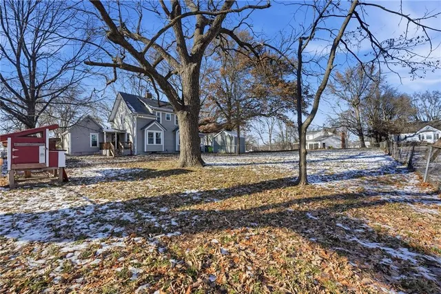 $295,000 | 215 West Walnut Street, Belton, MO 64012