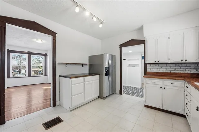 $295,000 | 215 West Walnut Street, Belton, MO 64012