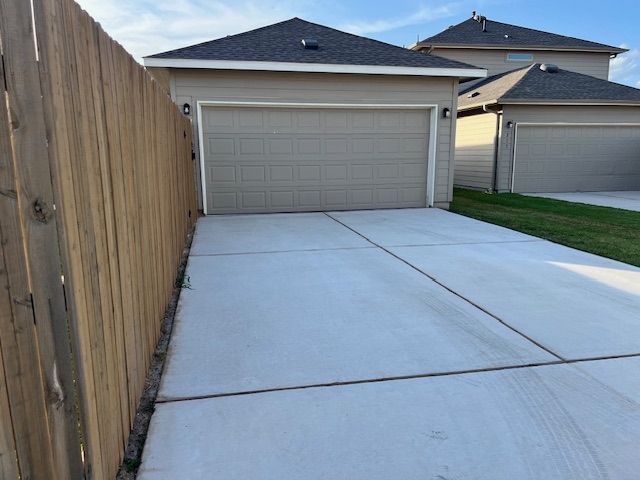 221 Arabian Colt Drive Georgetown, TX 78626 - Photo 27 of 36 a view of garage and yard
